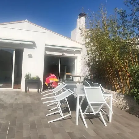 Holiday home Maison Familiale De *