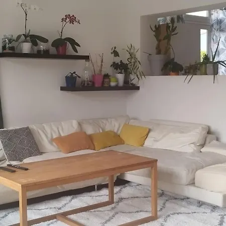 Maison Familiale De *